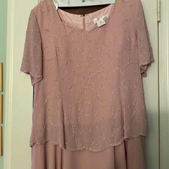 Evening Gown - Picture 2 of 7